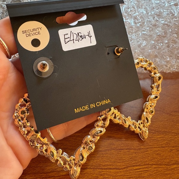 Noir NYC giant gemstones heart pendant earrings - Picture 3 of 3